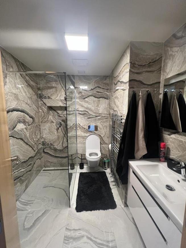 Luxusni Apartman Grand V Centru Harrachova Se Soukromou Mega Terasou, S Privatnim Parkovanim Zdarma, S Moznosti Dobijeni Wallbox Ev A Vyhledem Na Harrachovsky Kostelicek المظهر الخارجي الصورة
